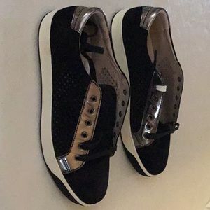 Johnston & Murphy Women’s Size 10 Sneakers